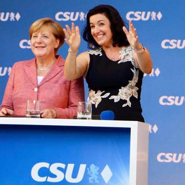 Angela Merkel und Dorothee Bär im Kurgarten in Bad Kissingen. © infranken.de