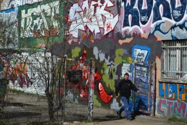Farbschmiererei: In Friedrichshain an der Gryphiusstraße haben sich Sprayer verewigt