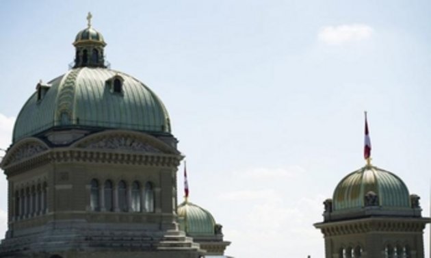 Das Berner Bundeshaus: Die Parlamentarier können sich nicht mit den Mehrwertsteuerplänen des Bundesrates anfreunden. Bild: Keystone