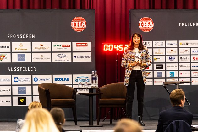 Pitch-Präsentation beim IHA-Start-up-Award 2021: Olga Heuser, DialogShift GmbH; Foto: Stefan Anker 