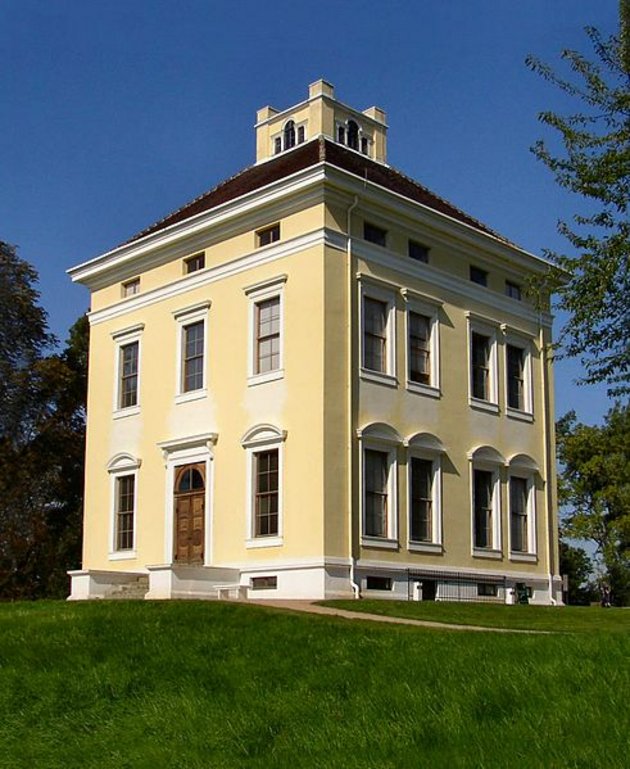 Schloss Luisium in Dessau-Waldersee; Foto: Doris Antony / Wikimedia Commons