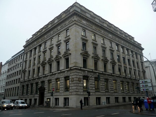 1Warburg Bank in Hamburg, gegr. 1789; Foto: T. Reading / Wikimedia Commons CC BY .0
