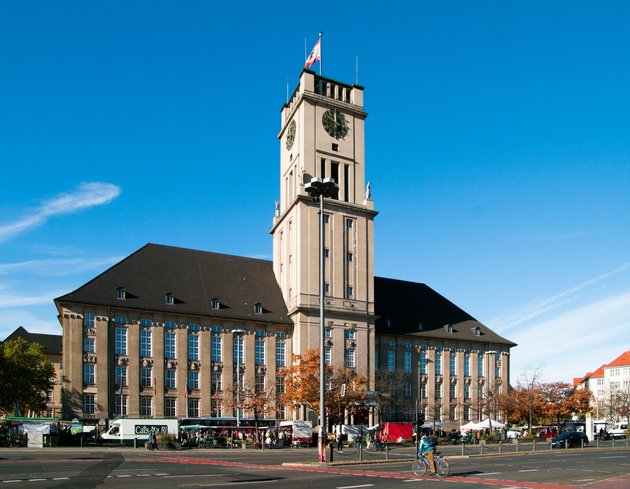 Außenansicht Rathaus Schöneberg; Foto: Dirk Ingo Franke / Wikimedia Commons