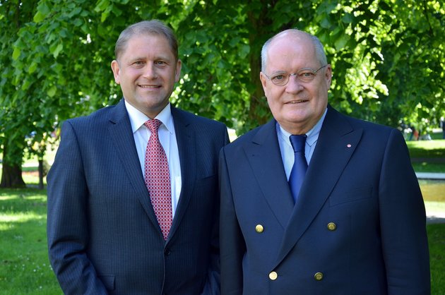 IHA-Vorsitzender Fritz G. Dreesen (r.) mit
dem neuen Beiratsmitglied Jörg Schiffmann.