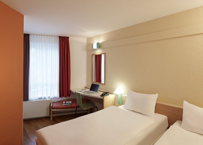 Main Image ibis Düsseldorf Hauptbahnhof