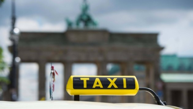 Uber will günstiger sein als Taxis. © dpa