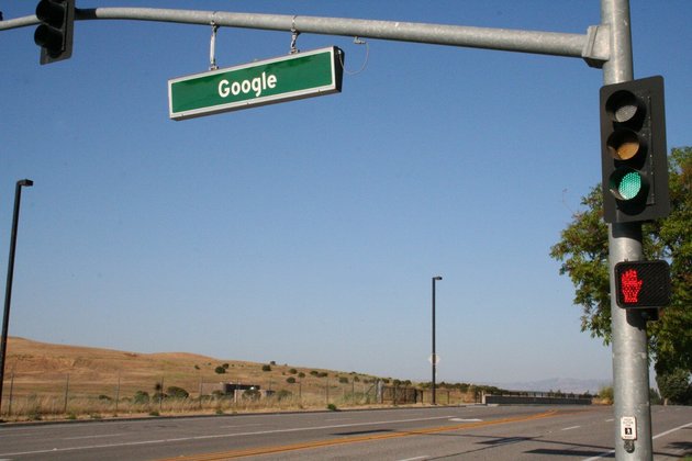 Google street sign in Mountain View (California); © Mutante / Wikimedia / CC BY-SA 3.0