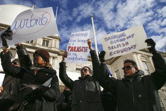 1Opponents of Airbnb rally before a hearing at City Hall in New York in January 015; Photo: Reuters / Shannon Stapleton