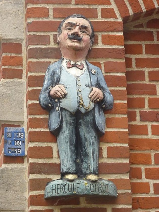 Hercule Poirot-Statue in Ellezelles (Belgien); © Lumixbx / Wikimedia Commons CC-BY-SA-3.0
