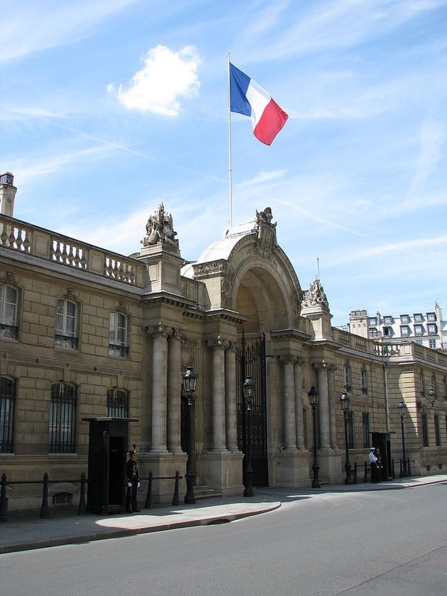 Eingang zum Élysée Palast in Paris; © Ex3 / CC BY-SA 3.0