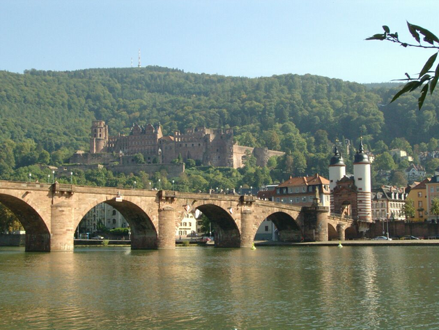 Heidelberger Schloss und Alte Brücke; Foto: Ackerboy / Wikimedia Commons