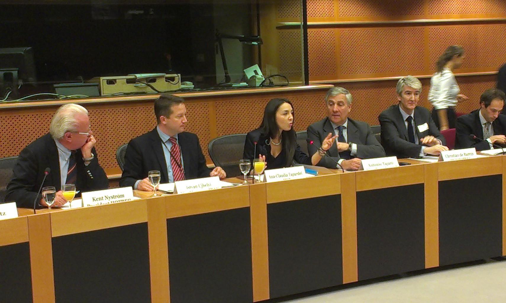 From the left: Kent Nyström (HOTREC-President), MEP István Ujhelyi, MEP Ana-Claudia Tapardel, Antonio Tajani (Vice-President of European Parliament), Christian de Barrin (HOTREC-CEO)